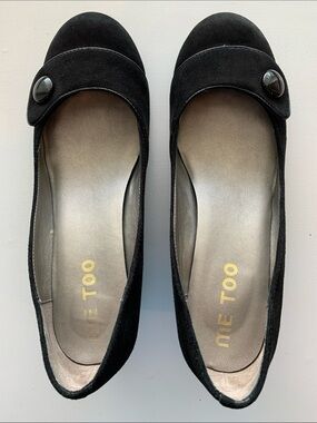 me too Black Suede Round-Toe Ballet Flats with Button Detail 8.5